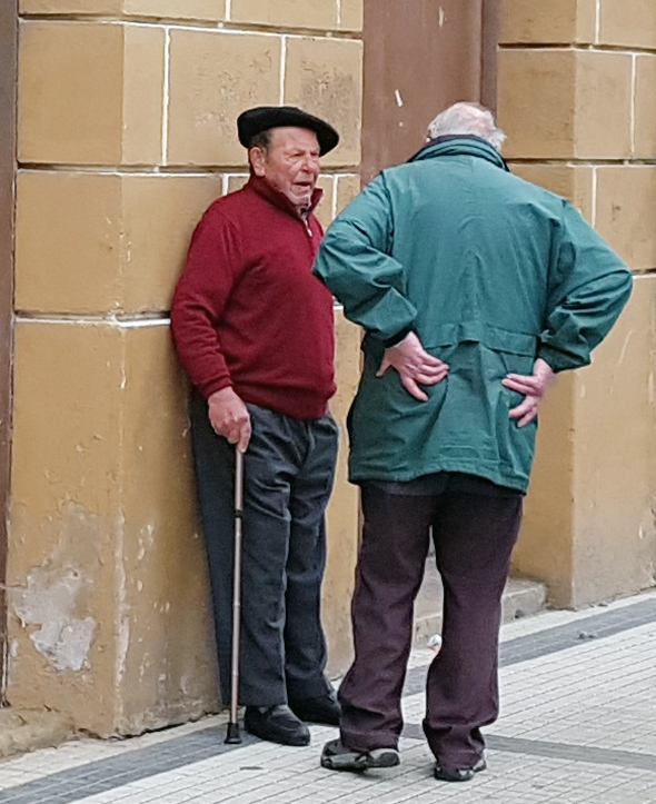 זקנים באסקים בעיר זומאיה , צילום: דוד הכהן