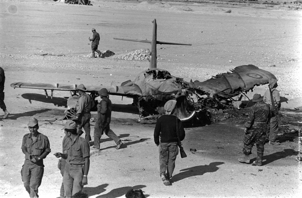 מיג 19 מצרי שהושמד על הקרקע בתקיפת חיל האוויר