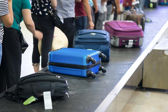 מסוע מזוודות נמל תעופה שדה תעופה חו"ל תיירים, צילום: שאטרסטוק