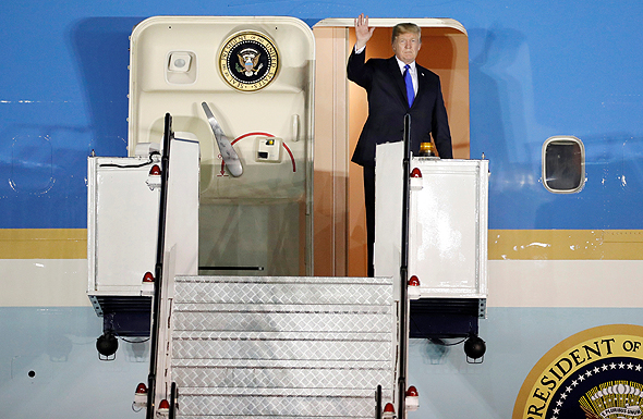 דונלד טראמפ בהגיעו אתמול לסינגפור , צילום: רויטרס
