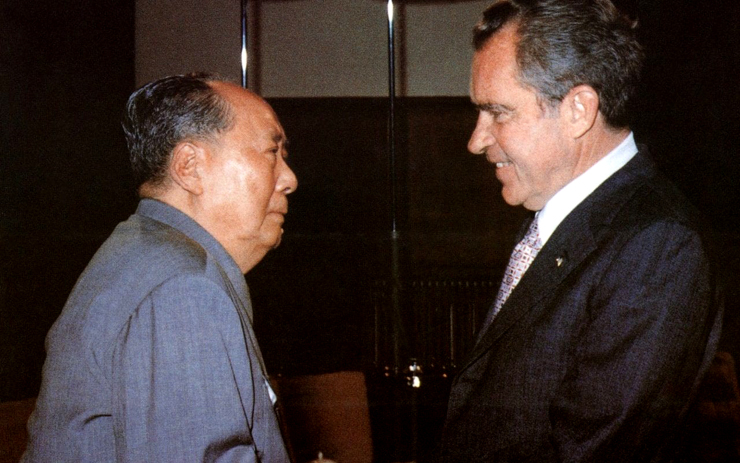 1972. הנשיא האמריקאי ריצ'רד ניקסון נועד במלון עם מנהיג סין מאוטסה טונג 
