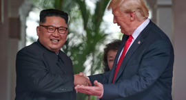 פגישתם הקודמת של נשיא ארה"ב דונלד טראמפ ושליט צפון קוריאה קים ג