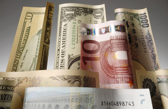 דולר, יורו, צילום: בלומברג