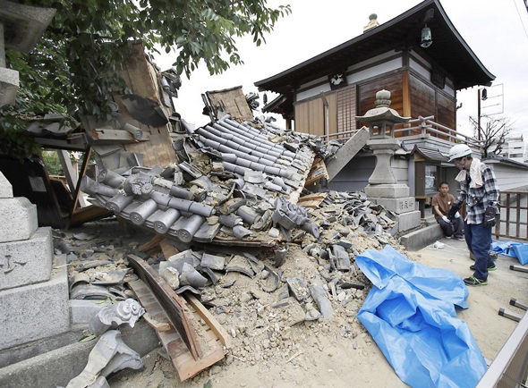 בית שהתמוטט ברעידת האדמה, צילום: רויטרס