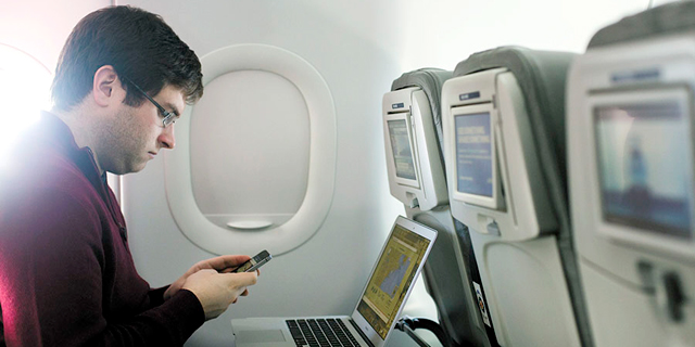 למה חיבור ה-WiFi במטוס כל כך יקר וגרוע? 