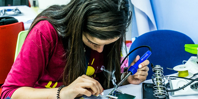 First Aid Bracelet Wins First Place at Orthodox, Women-Only Hackathon