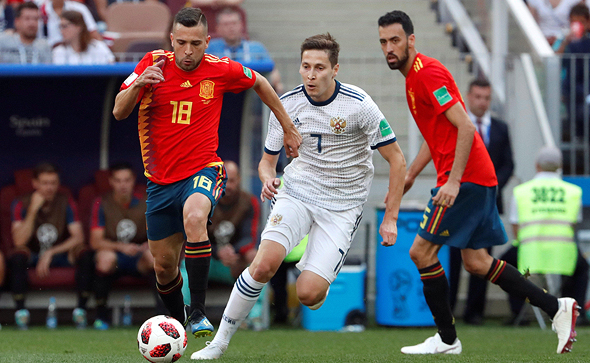 ספרד נגד רוסיה במונדיאל. להתאחדות הספרדית כמו גם למועדוני כדורגל רבים יש עכשיו הרבה חומר למחשבה