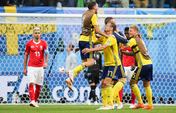 שחקני שבדיה בשמינית הגמר נגד שוויץ