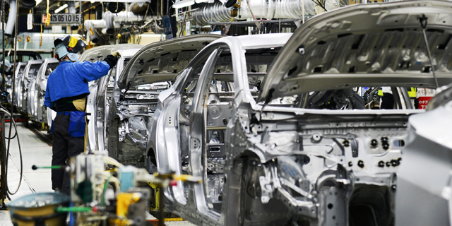 הקורונה לא עצרה את טויוטה: תקים בסין מפעל לייצור מכוניות חשמליות