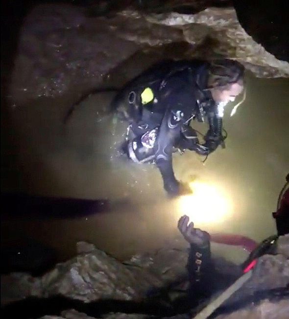 עבודות החילוץ במערה