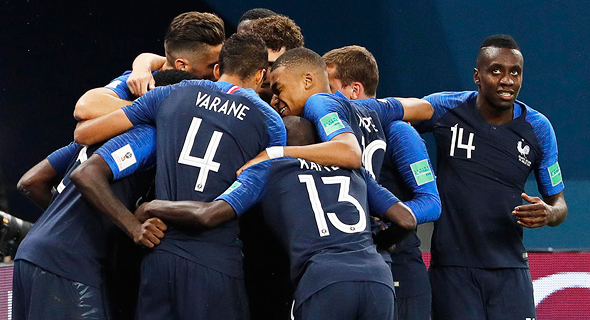 שחקני צרפת חוגגים בחצי הגמר נגד בלגיה
