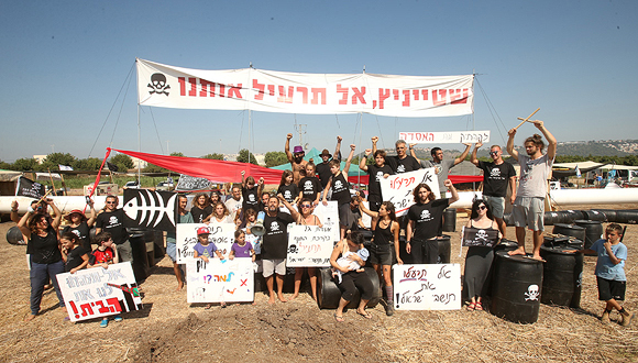 ההפגנה בחוף דור, צילום: אלעד גרשגורן