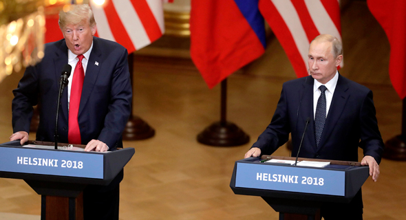ולדימיר פוטין ודונלד טראמפ במסיבת העיתונאים בהלסינקי 