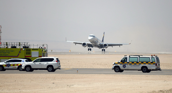 First plane lands at Ramon airport Monday. Photo: Yair Sagi