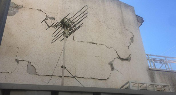 נזק שנגרם למבנה בטבריה מרעידת אדמה בתחילת החודש, צילום: רועי רובינשטיין