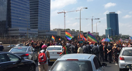 Protesters in Tel Aviv, Sunday morning. Photo: Adam Kaplan