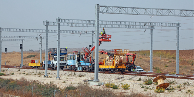 רכבת ישראל תשלם עוד חצי מיליארד שקל כדי להאיץ את פרויקט החשמול
