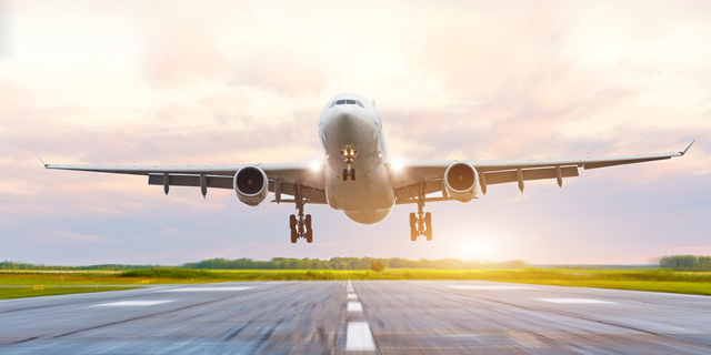 חברות התעופה פועלות לשנות לטובתן את החוק המחייב תשלום פיצוי לנוסעים בתוך 21 יום