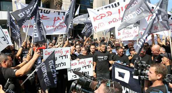 הפגנת הכבאים בצומת עזריאלי, צילום: ynet