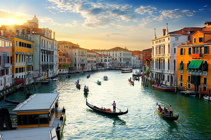 שיט גונדולות בוונציה. אפשר לשוט גם ב-3 יורו, צילום: גטי אימג