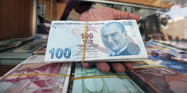 הלירה הטורקית בשפל של כל הזמנים מול הדולר 
