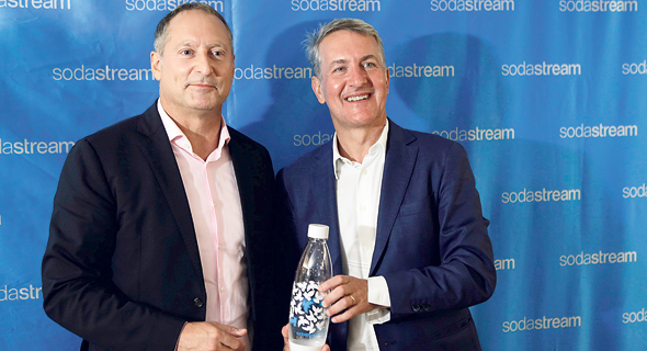 SodaStream CEO Daniel Birnbaum (left) and PepsiCo CEO Ramon Laguarta. Photo: Amit Sha'al