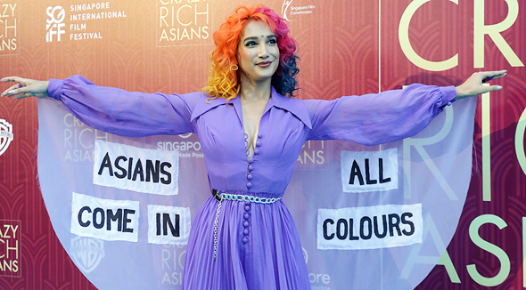 הרקדנית הפרובוקטיבית סוקי סינגפורה