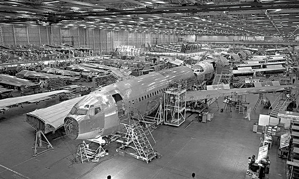 מפעלי בואינג בסוף שנות השישים, צילום: Boeing