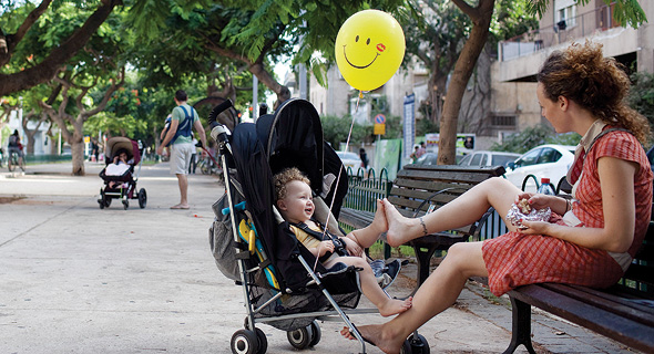 Mother and child, Tel Aviv. Photo: Getty Images