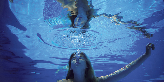 ינון בן ה-15 מתגבר על דיסלקציה בעזרת צילום מתחת למים