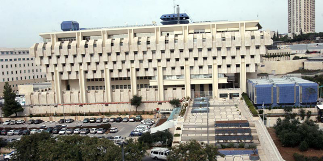 נכדו של מתכנן בנק ישראל דורש לעצור השיפוצים בבניין 
