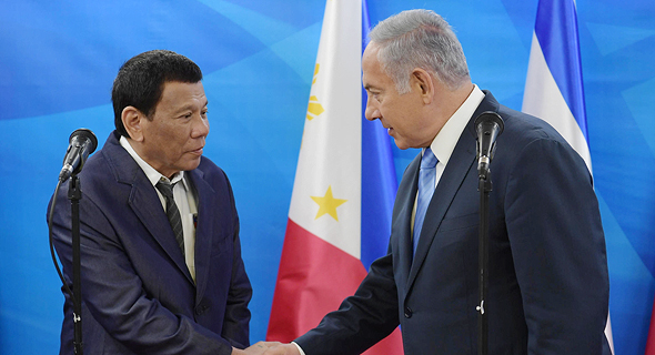 ראש הממשלה בנימין נתניהו ונשיא הפיליפינים רודריגו דוטרטה. "מסיבת עיתונאים שלא תאומן"