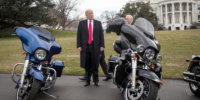 טראמפ קרא לחרם על הארלי דיווידסון - אך השירות החשאי מזמין מהם אופנועים חדשים