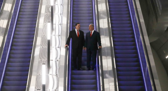 Israeli Minister of Transportation Yisrael Katz (left) and Prime Minister Benjamin Netanyahu at the inauguration ceremony of the new express train, Thursday. Photo: Ohad Zwigenberg