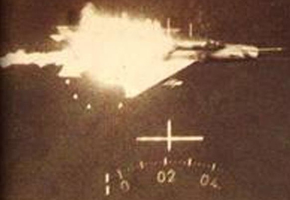 מטוס מיג 21 שנפגע, דרך כוונת של מיראז' ישראלי