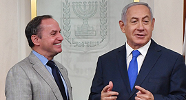 Intel's interim CEO Bob Swan (left), Israeli Prime Minister Benjamin Netanyahu. Kobi Gideon, GPO