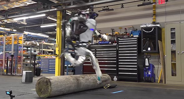 הרובוט אטלס בפעולה