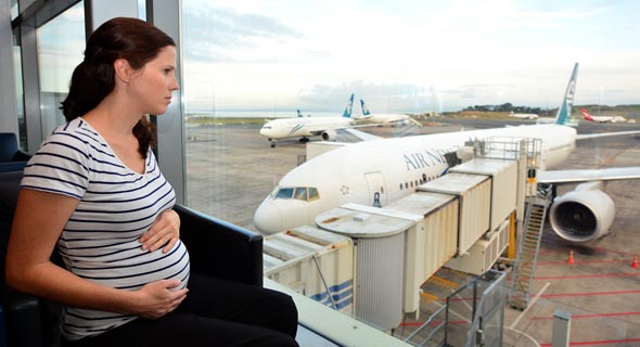 טיסה בהריון - מהם הסיכונים? 