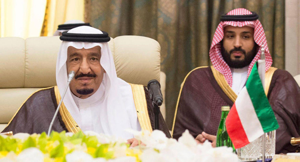 מימין: הנסיך מוחמד ואביו מלך סעודיה סלמן, צילום: אי פי איי