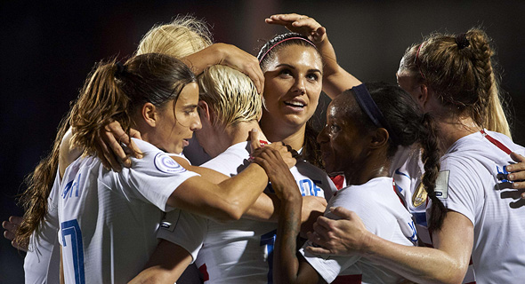 נבחרת הנשים של ארצות הברית. 30 מיליון שחקניות בעולם, חצי מהן בארה"ב וקנדה