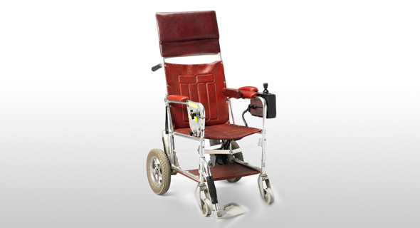 כסא הגלגלים ששימש בעבר את סטיבן הוקינג יכול להיות שלכם