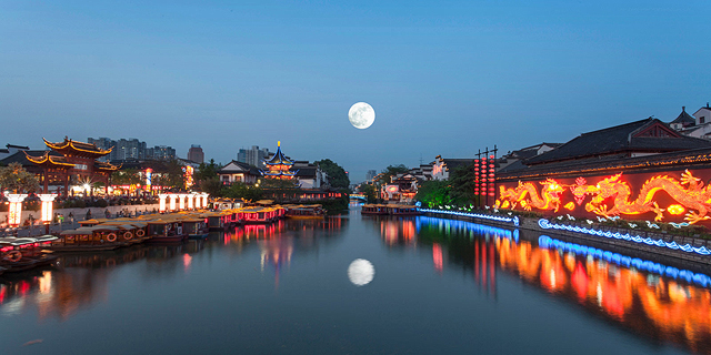 העיר צ&#39;נגדו בסין מבטלת את הלילה:  תשיק בעוד שנתיים ירח מלאכותי