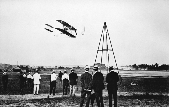 אחת הטיסות הראשונות של האחים רייט, צילום: NAC.GOV