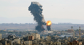הפגזות של טילים ישראליים על עזה בעקבות שיגור על שדרות קאסם טיל רצועת עזה