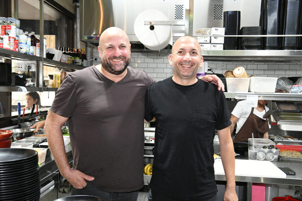 פנאי אייל לנגליב ו אריאל אוסלנדר בעלים של רשת מסעדות נאם, צילום: יאיר שגיא