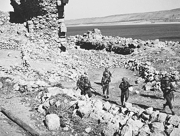 Jewish British Army recruits training for battle in 1941. Source: Wikimedia