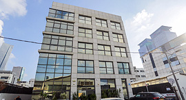 Kryon's office. Photo: Shai Shviro