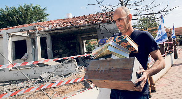 בית באשקלון שנפגע מרקטה, צילום: AFP