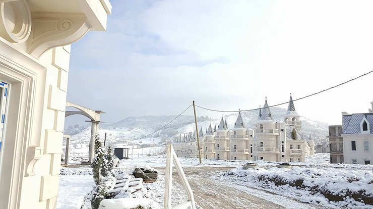 כפר הווילות בחורף, צילום: facebook / Burj Al Babas 