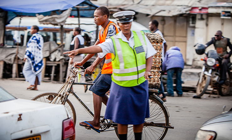 שוטרת תנועה במלאווי, צילום: שאטרסטוק